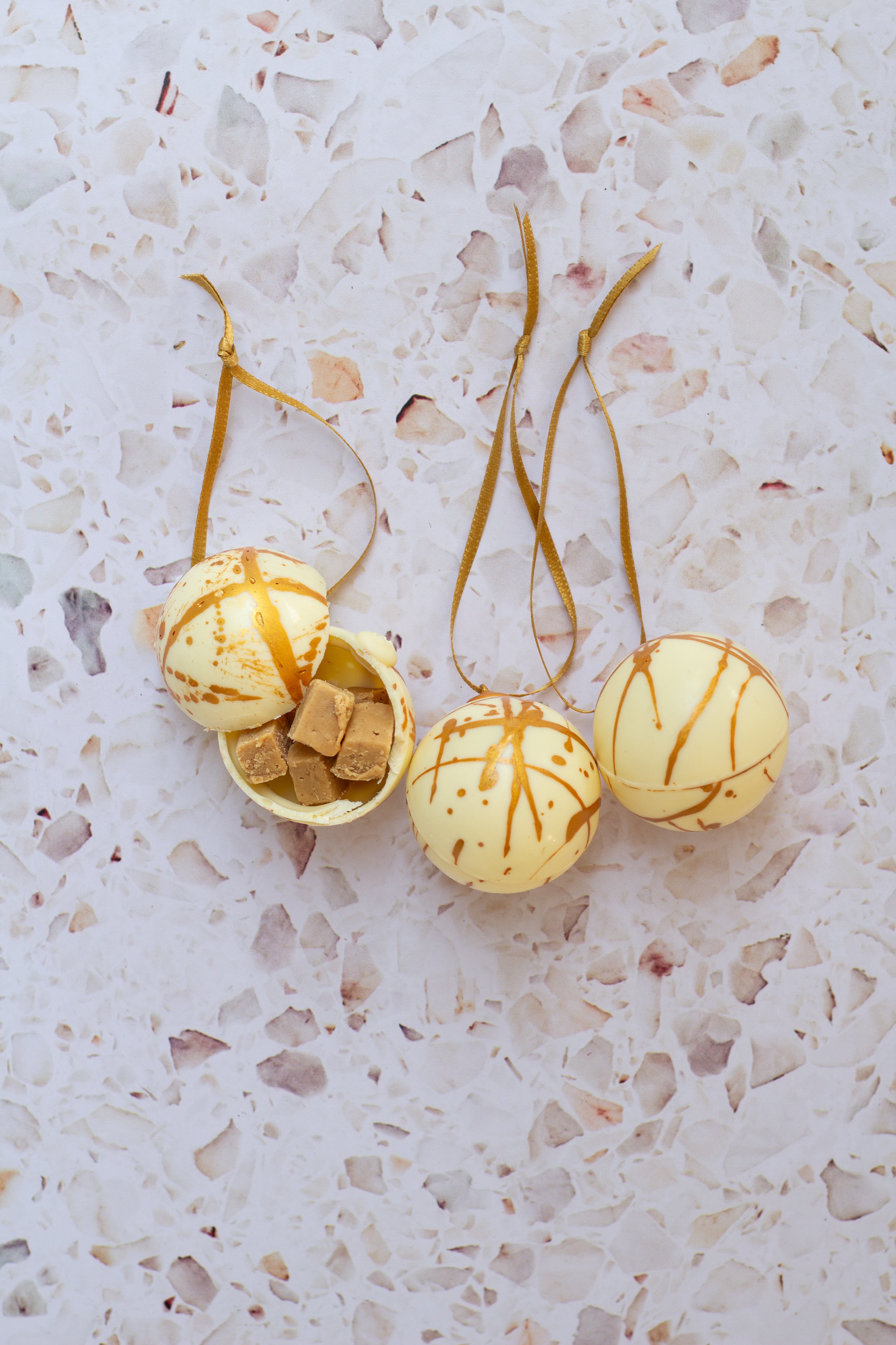 'White Christmas' Fudge Baubles