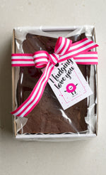 Load image into Gallery viewer, One kilogram cookies and cream fudge slab in a sturdy cardboard tray, finished with a pink striped ribbon and &#39;I Fudging Love You&#39; swing tag
