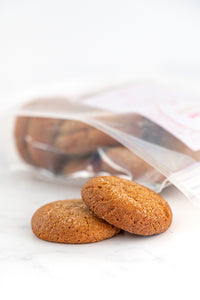 Two loose ginger koekies