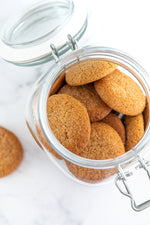 Load image into Gallery viewer, Glass jar filled with ginger koekies
